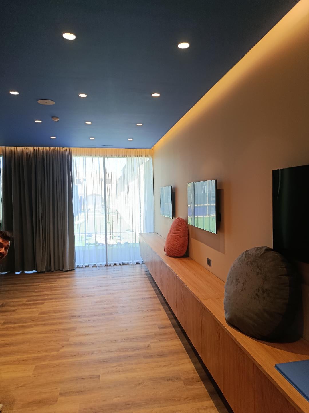 Nana Royal interior application